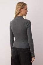 Trendyolmilla Siyah Fitted/vücuda Oturan Fermuarlı Yaka Esnek  Örme Bluz TWOAW25BZ00163