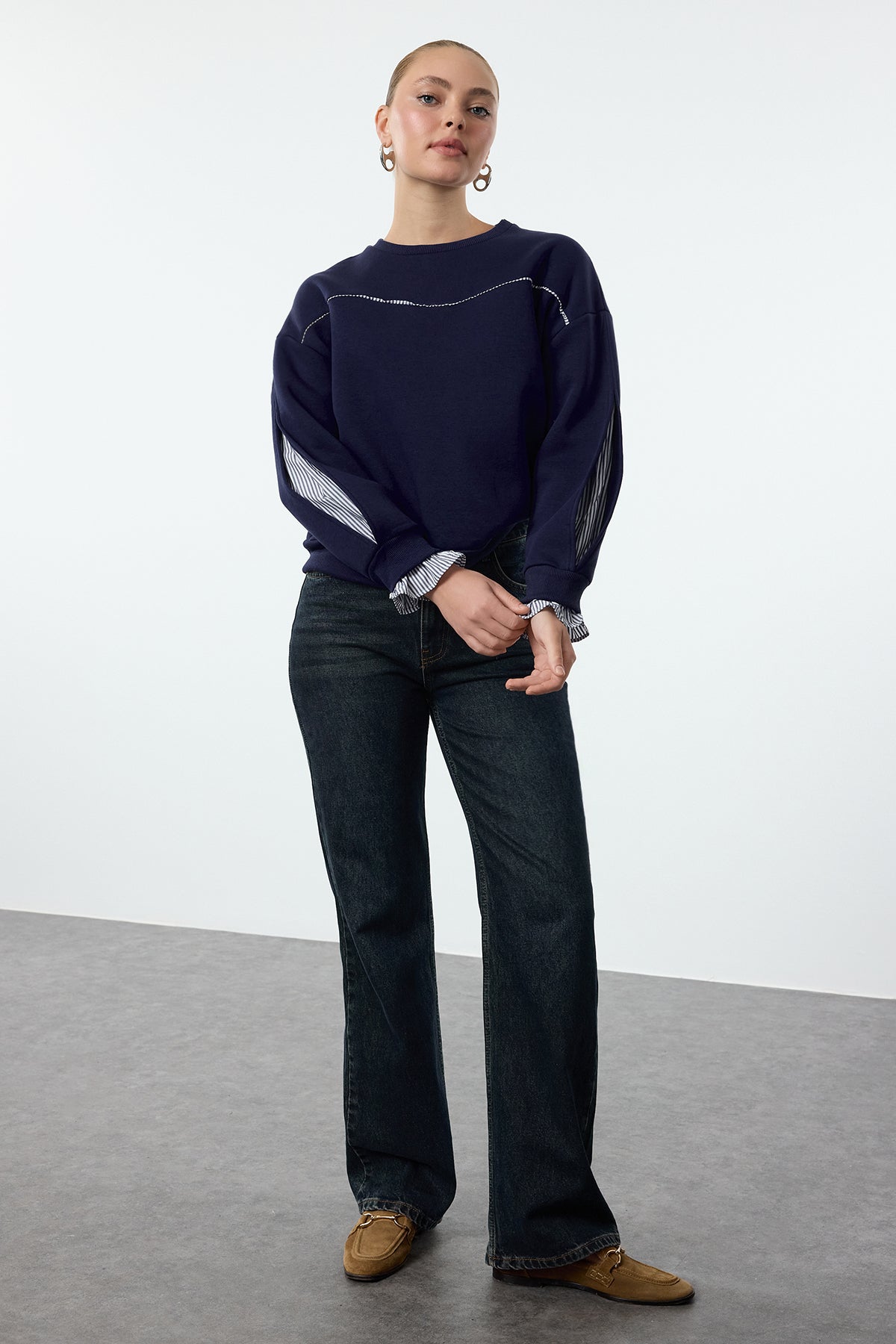 Lacivert Dokuma Detaylı Relaxed/Rahat Kalıp Kalın İçi Polarlı Örme Sweatshirt TWOAW25SW00079