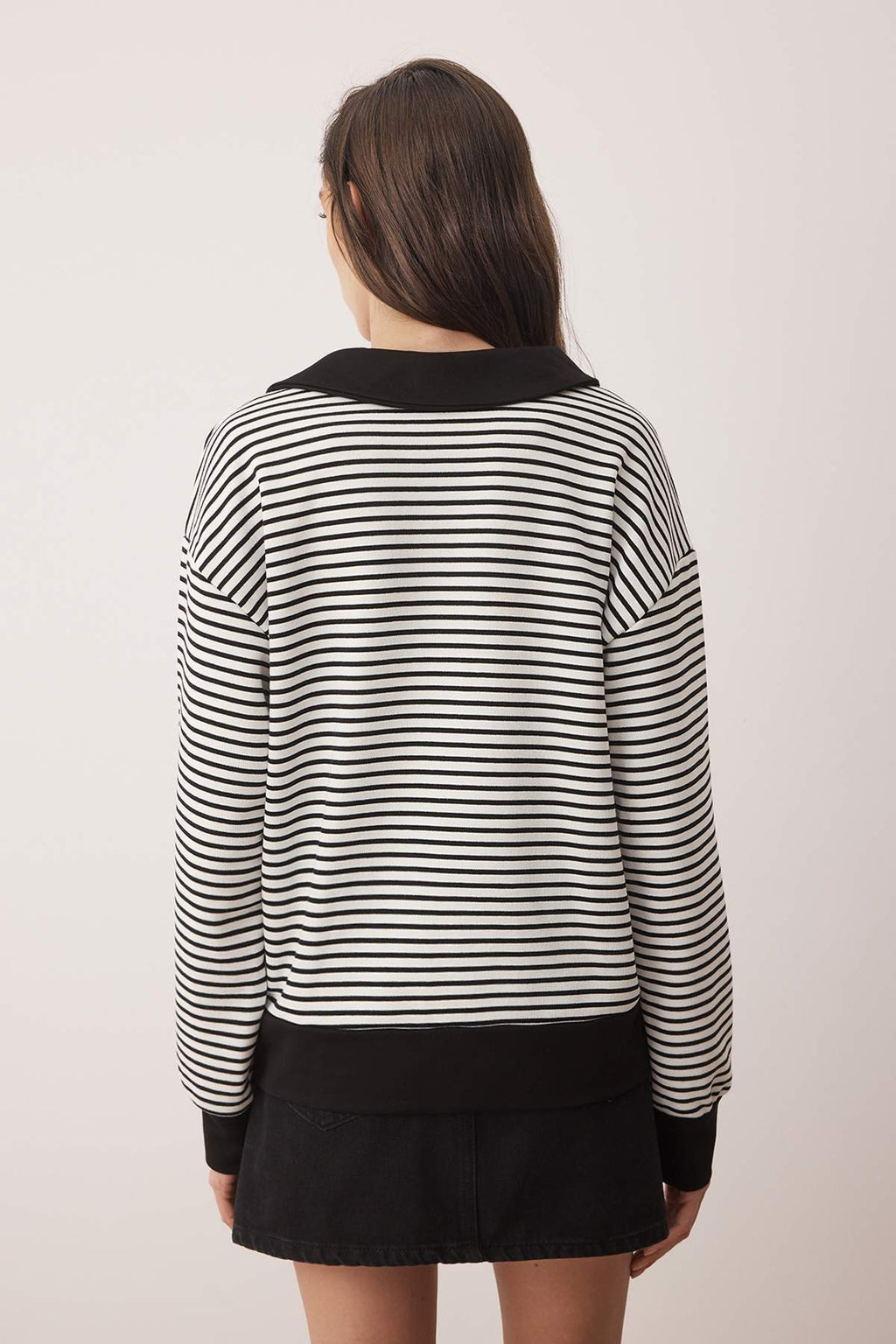 Siyah Çizgili Kalp Nakışlı Regular/Normal Kalıp Örme Sweatshirt TWOAW26SW00003