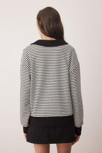 Siyah Çizgili Kalp Nakışlı Regular/Normal Kalıp Örme Sweatshirt TWOAW26SW00003