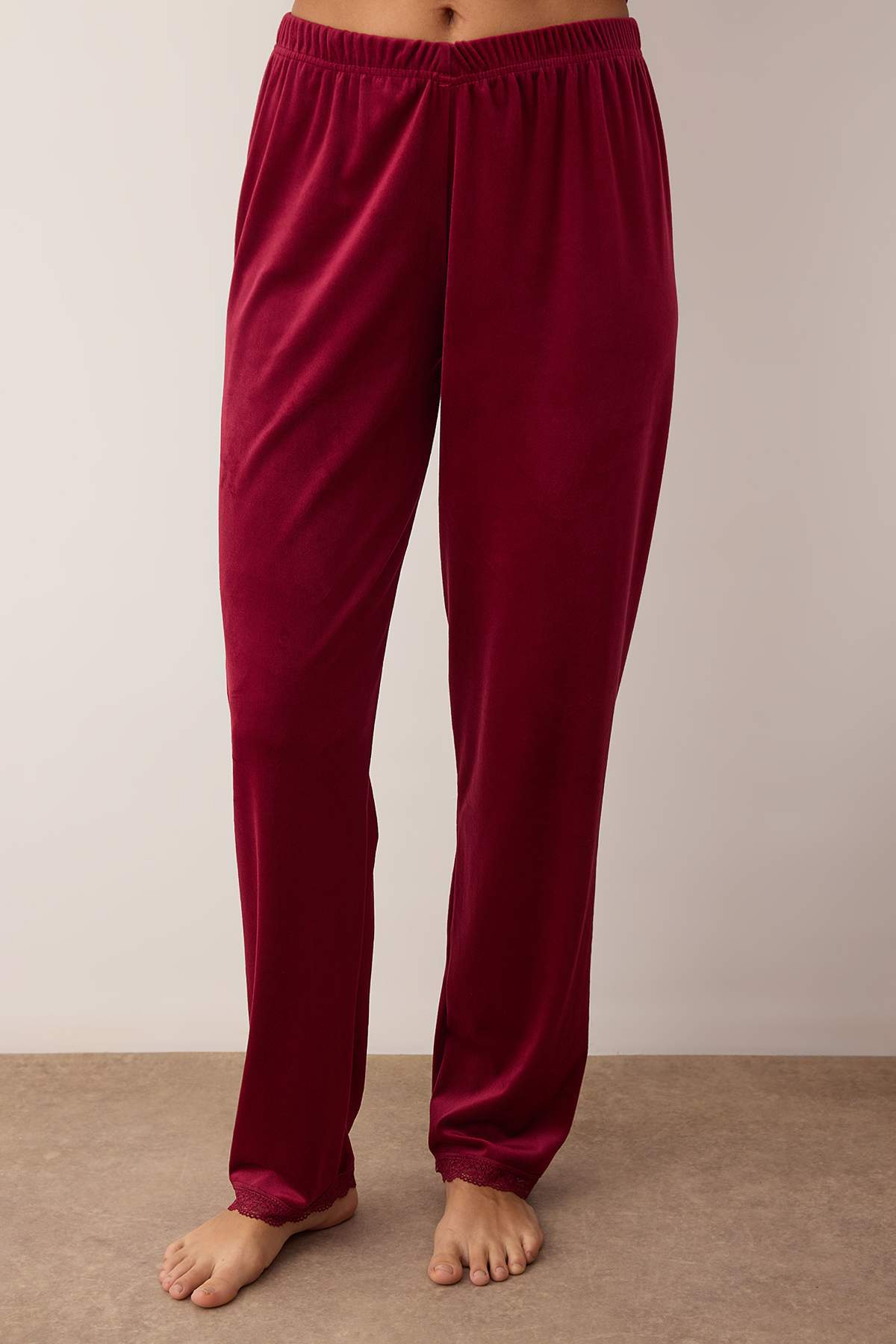 Trendyolmilla Bordo 3'lü Çeyiz Seti Dantel Detaylı Kadife Örme Sabahlık+Pijama Takımı THMAW26PT00191