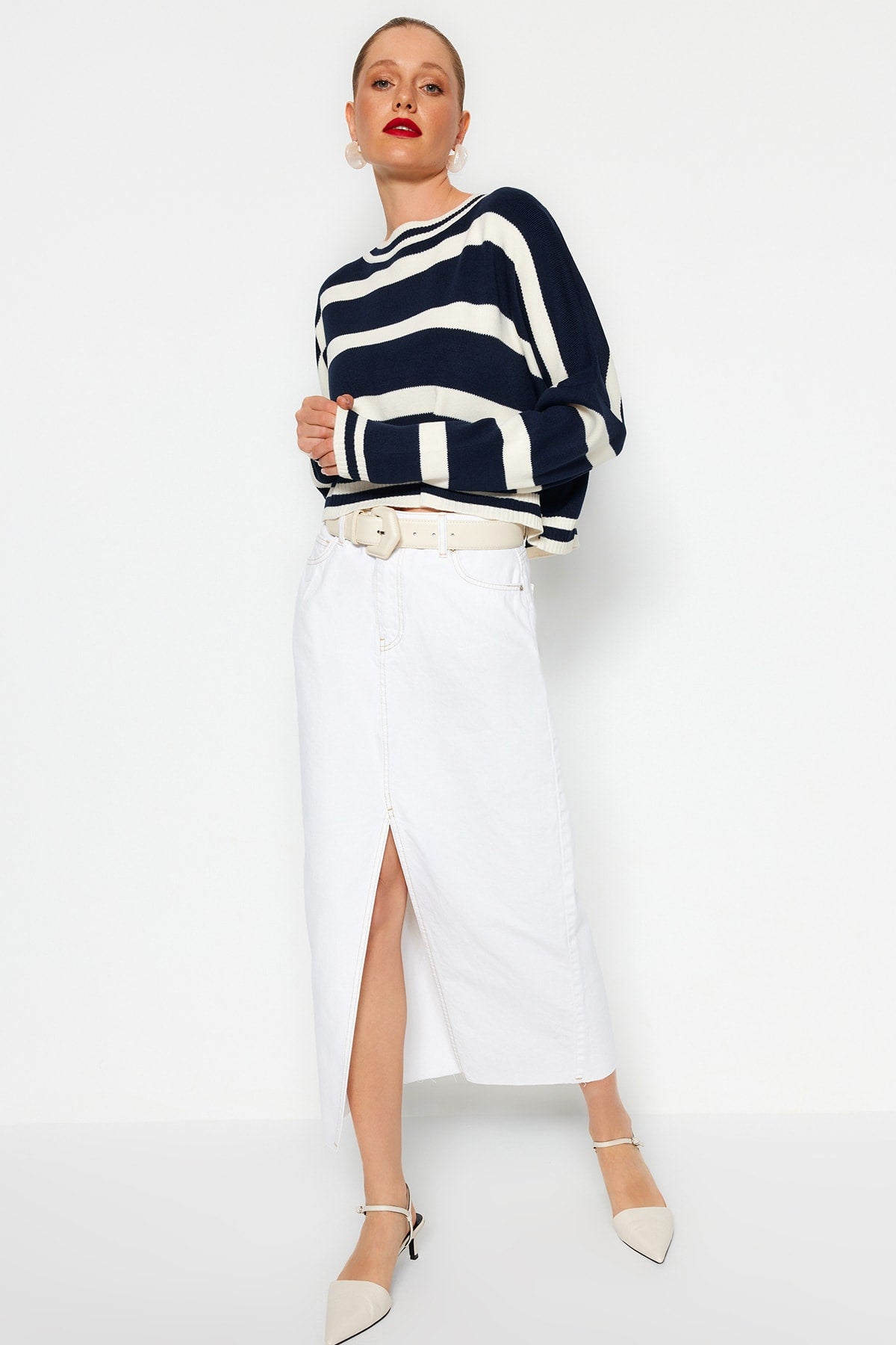 Trendyolmilla Lacivert Crop Çizgili Triko Kazak TWOAW23KZ00205