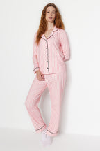 Trendyolmilla Mavi Çizgi Desenli Biyeli İçi Polarlı Gömlek-Pantolon Örme Pijama Takımı THMAW24PT00050