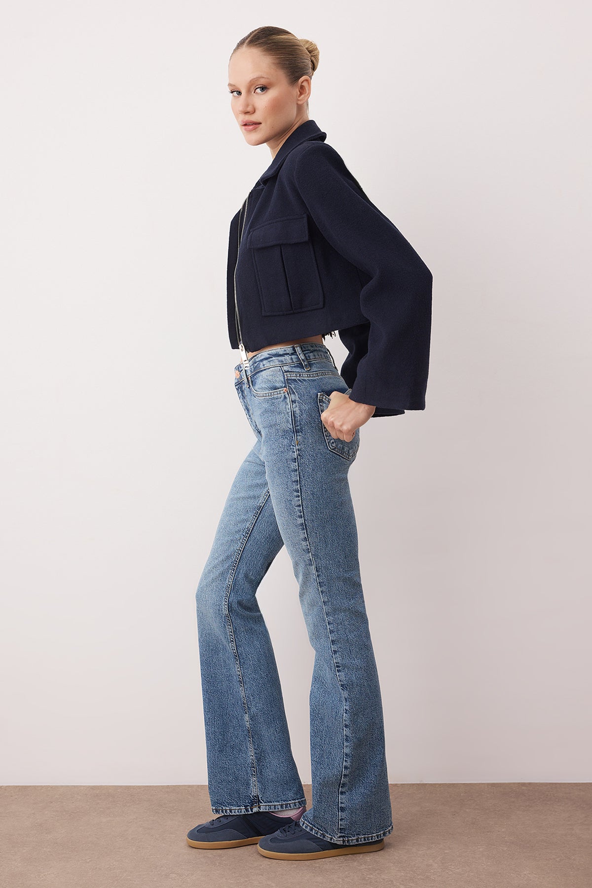 Trendyolmilla Mavi Yüksek Bel Comfort/Esnek Flare İspanyol Paça Jeans TWOSS25JE00101 Secondary image