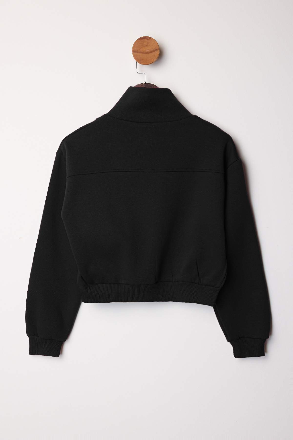 Trendyolmilla Siyah Kalın İçi Polarlı Dik Yaka Yarım Pat Fermuarı Crop Örme Sweatshirt TWOAW26SW00233