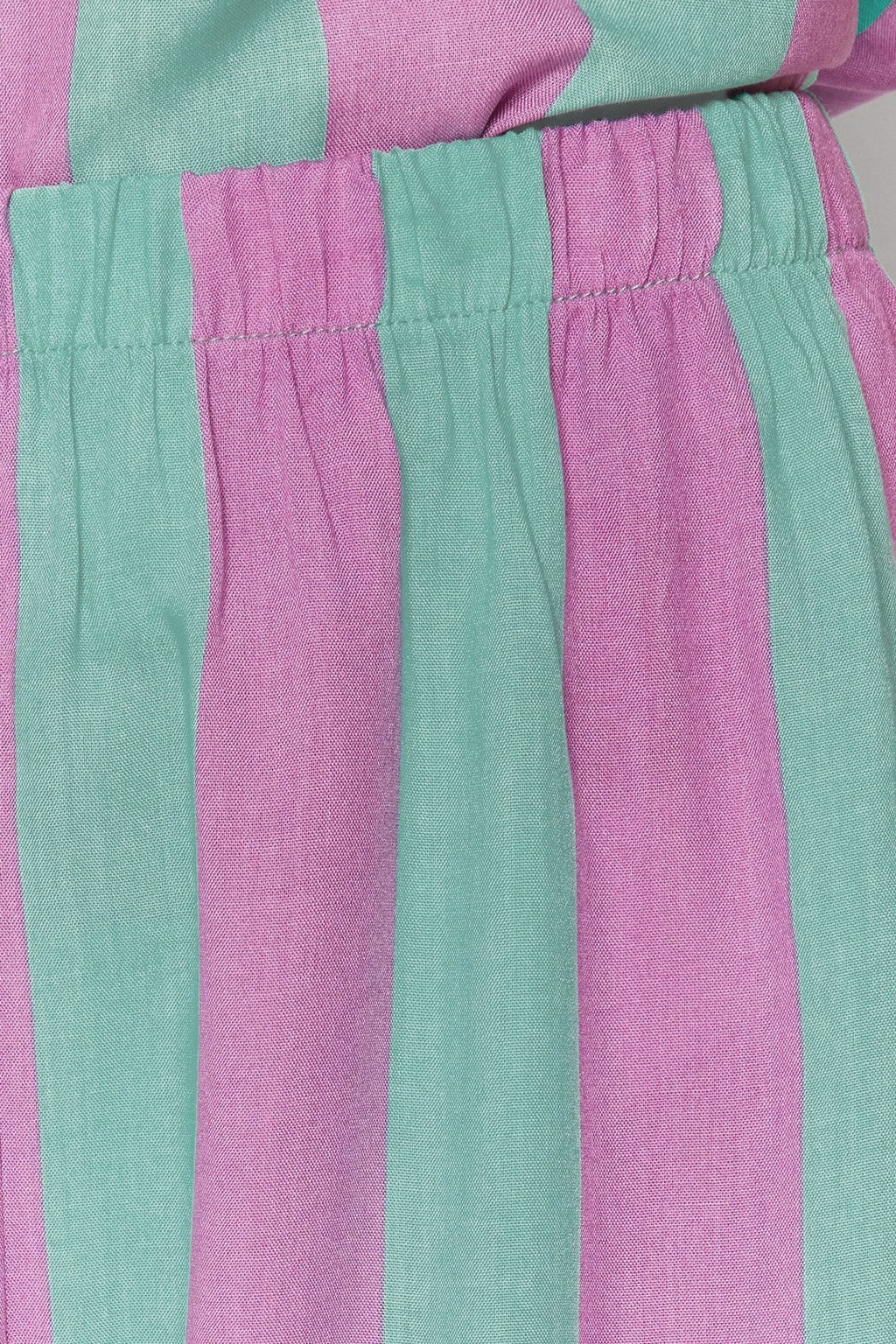 Trendyolmilla Çok Renkli Çizgili İp Askılı Viskon Şortlu Dokuma Pijama Takımı THMSS23PT00225