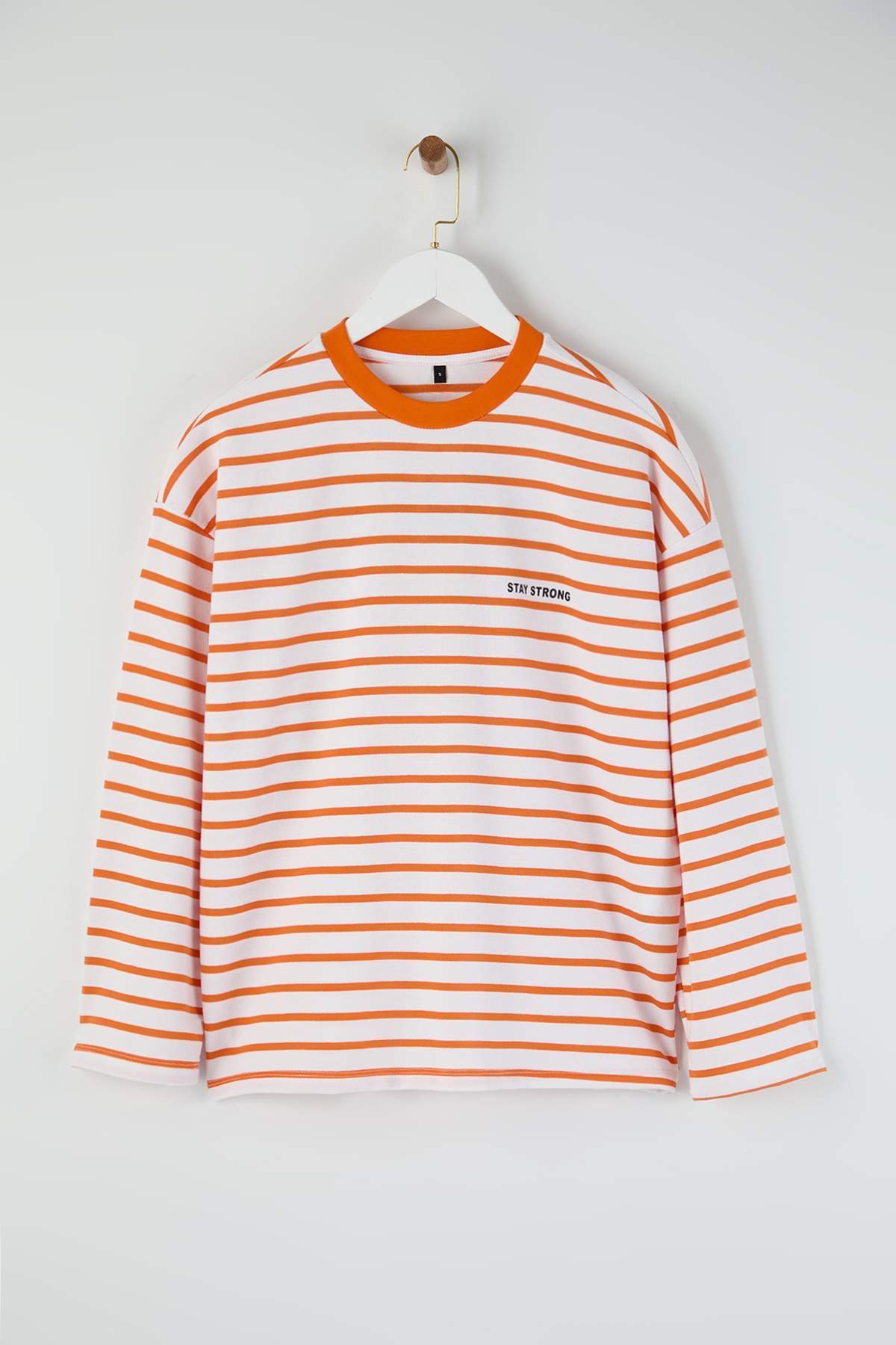 Teen Turuncu Çizgili Slogan Sırt Baskılı Oversize/Geniş Kalıp İnce Örme Sweatshirt TWOAW26SW00193