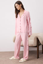 Trendyolmilla Lacivert Kurdele/Fiyonk Nakış Detaylı Viskon Dokuma Pijama Takımı THMAW26PT00089