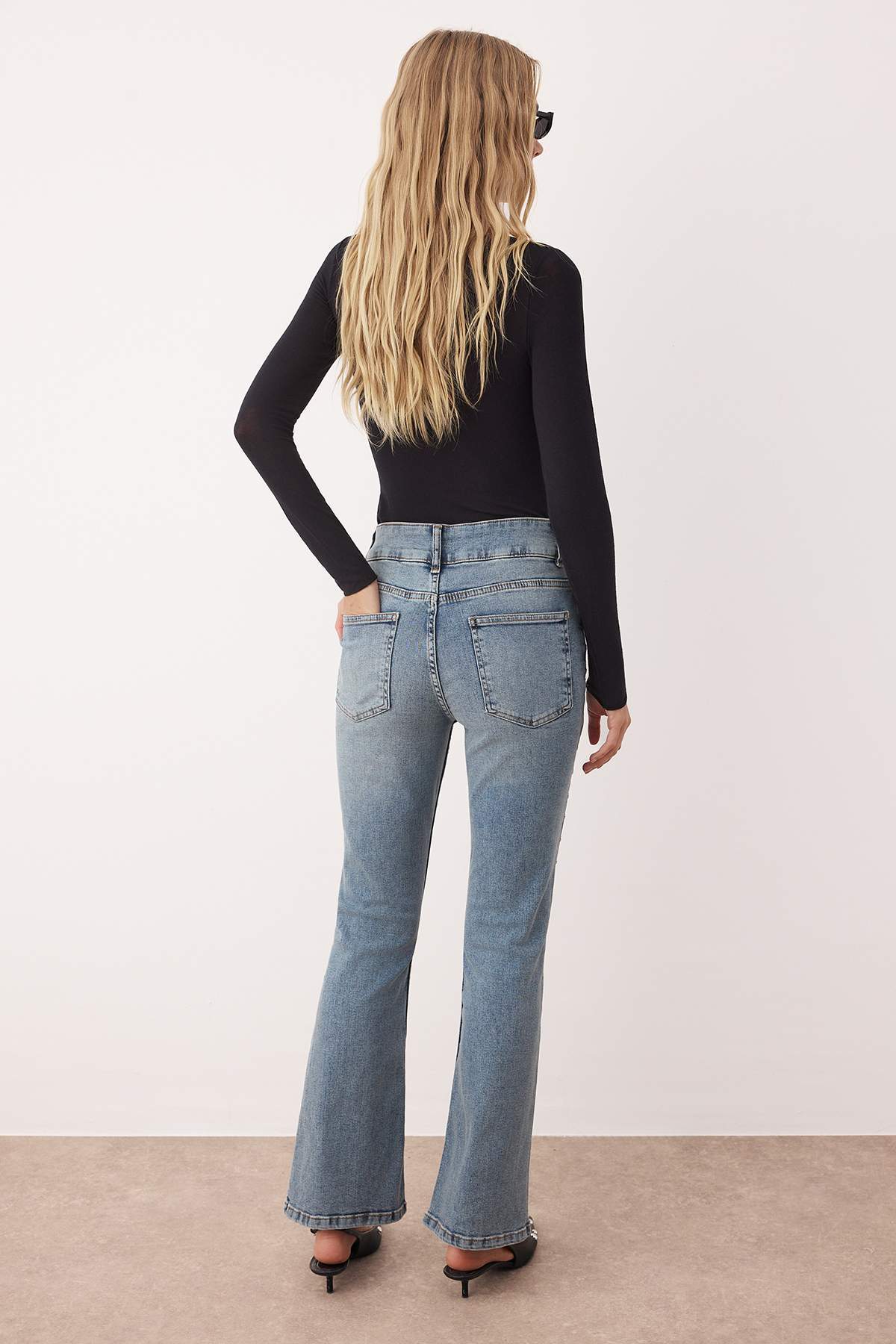 Mavi Trok Detaylı Yüksek Bel Comfort/Esnek İspanyol Paça Flare Jeans TWOAW26JE00035