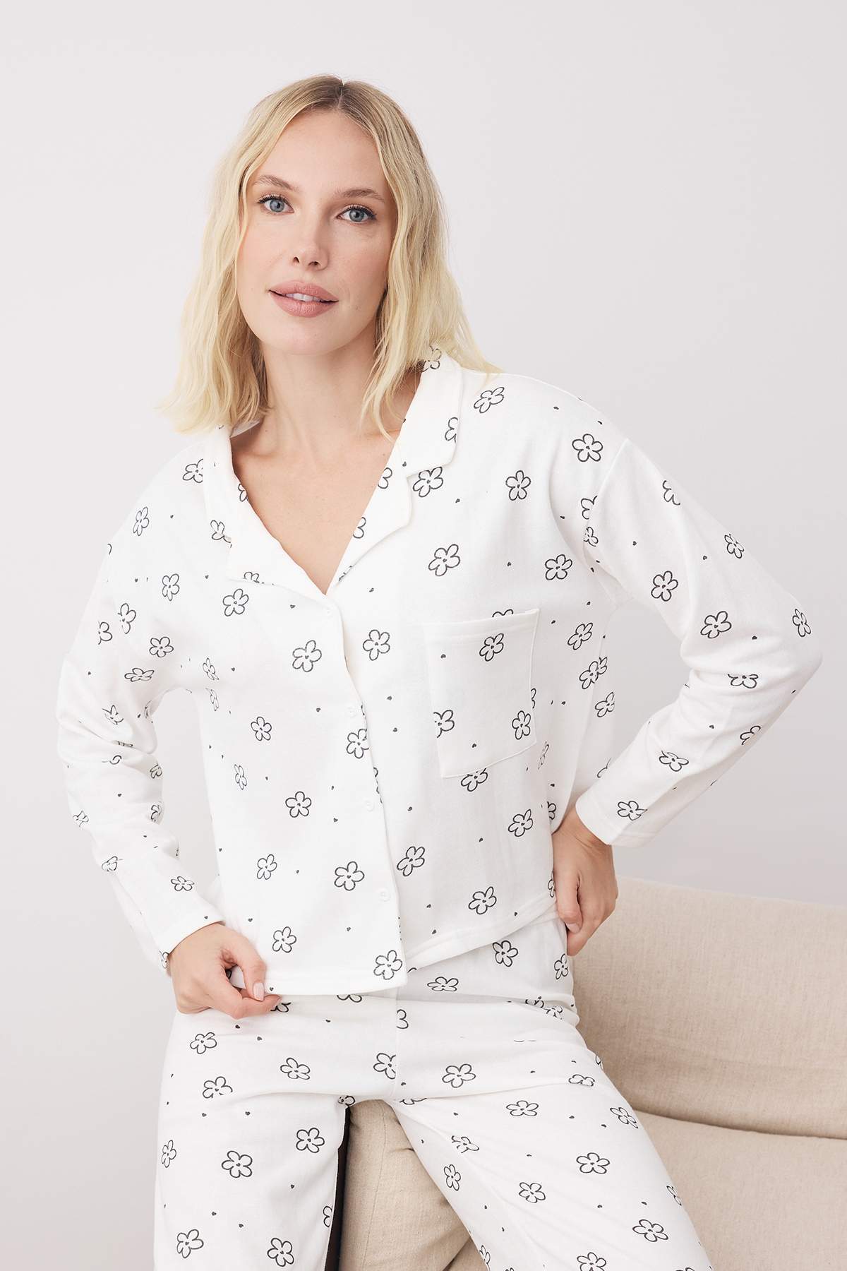 Trendyolmilla Gri Pamuklu Bulutlu Cep Detaylı Örme Pijama Takımı THMAW25PT00227