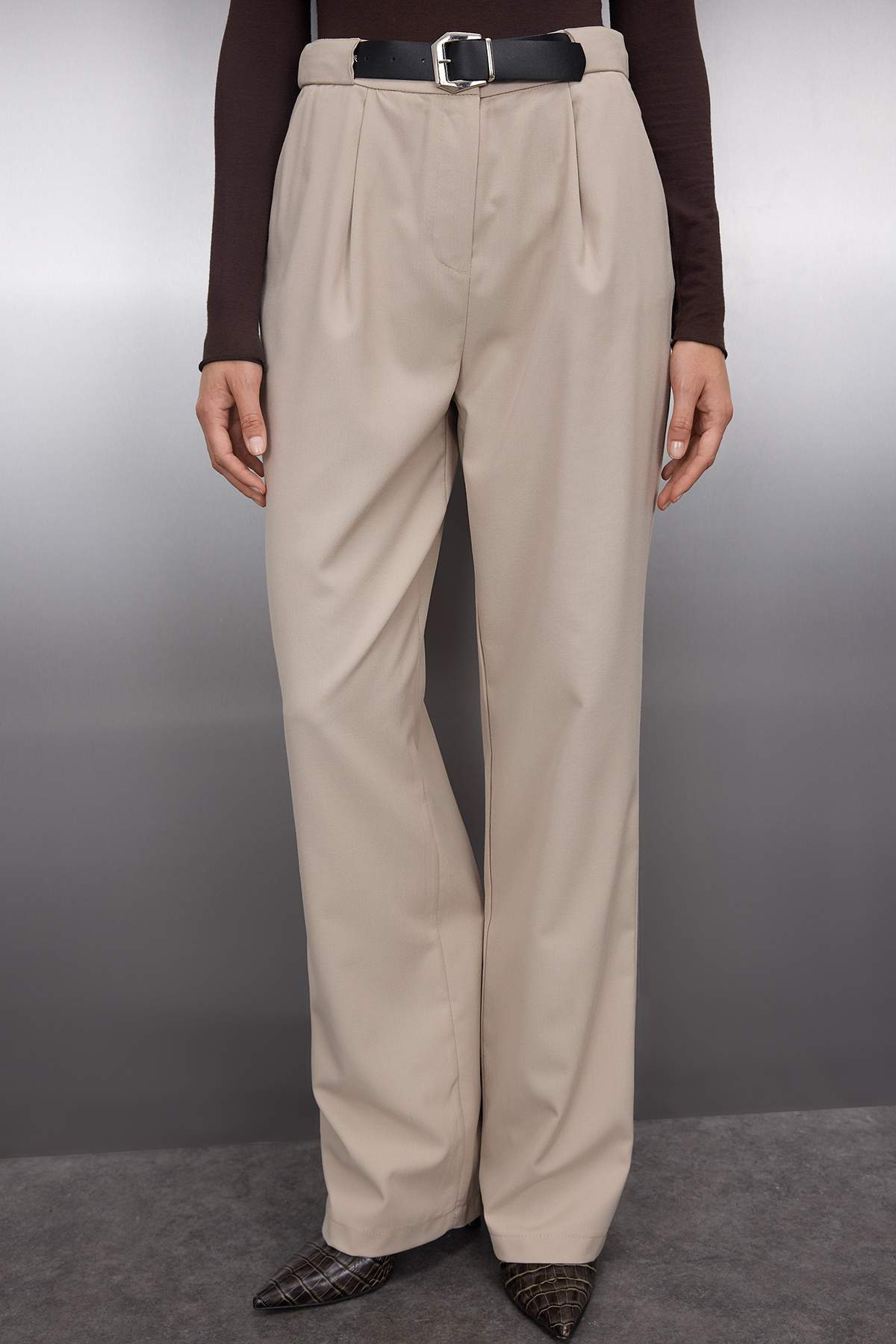 Trendyolmilla Bej Kemerli Straigt/Düz Kesim  Pantolon TWOAW25PL00046