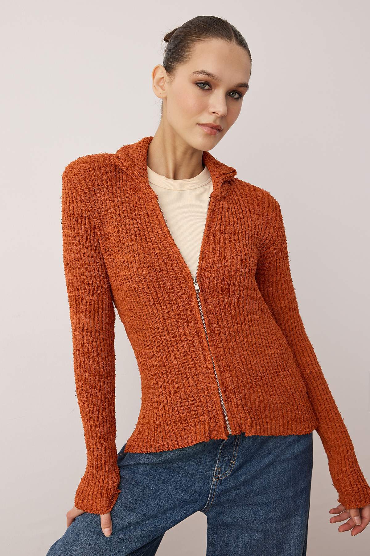 Trendyolmilla Wardrobe Essentials Turuncu Fermuarlı Dik Yaka Yumuşak Dokulu Pamuklu Triko Hırka TWOAW26HI00088