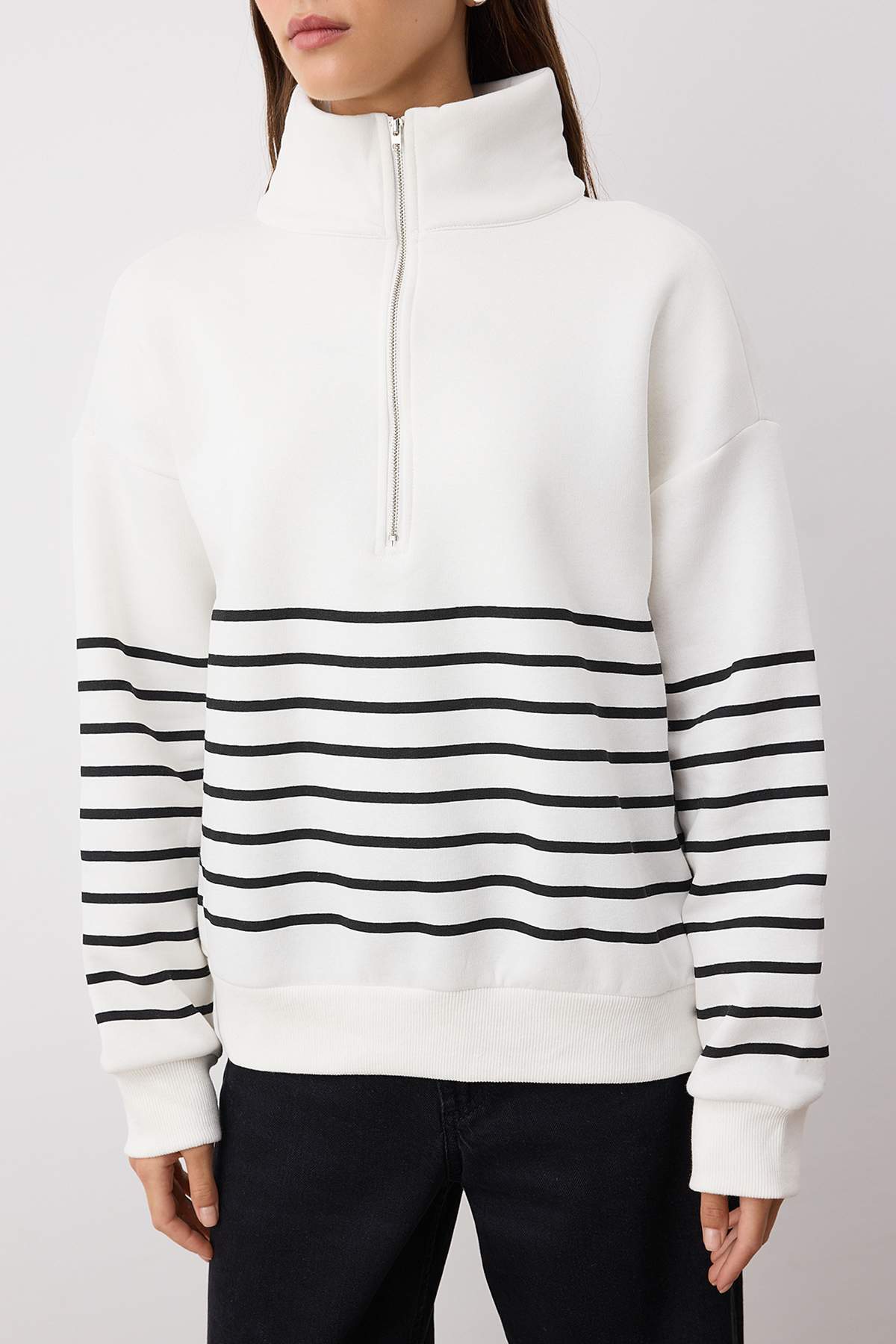 Trendyolmilla Lacivert Çizgili Oversize/Geniş Kalıp Fermuarlı Kalın İçi Polarlı Örme Sweatshirt TWOAW26SW00044