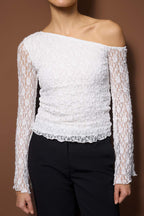 Trendyolmilla Ekru Dantel Asimetrik Yaka Fitted/Vücuda Oturan Örme Bluz TWOAW26BZ00036