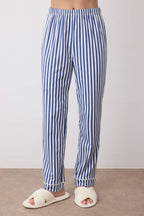 Trendyolmilla Mavi Çizgi Desenli Biyeli İçi Polarlı Gömlek-Pantolon Örme Pijama Takımı THMAW24PT00050