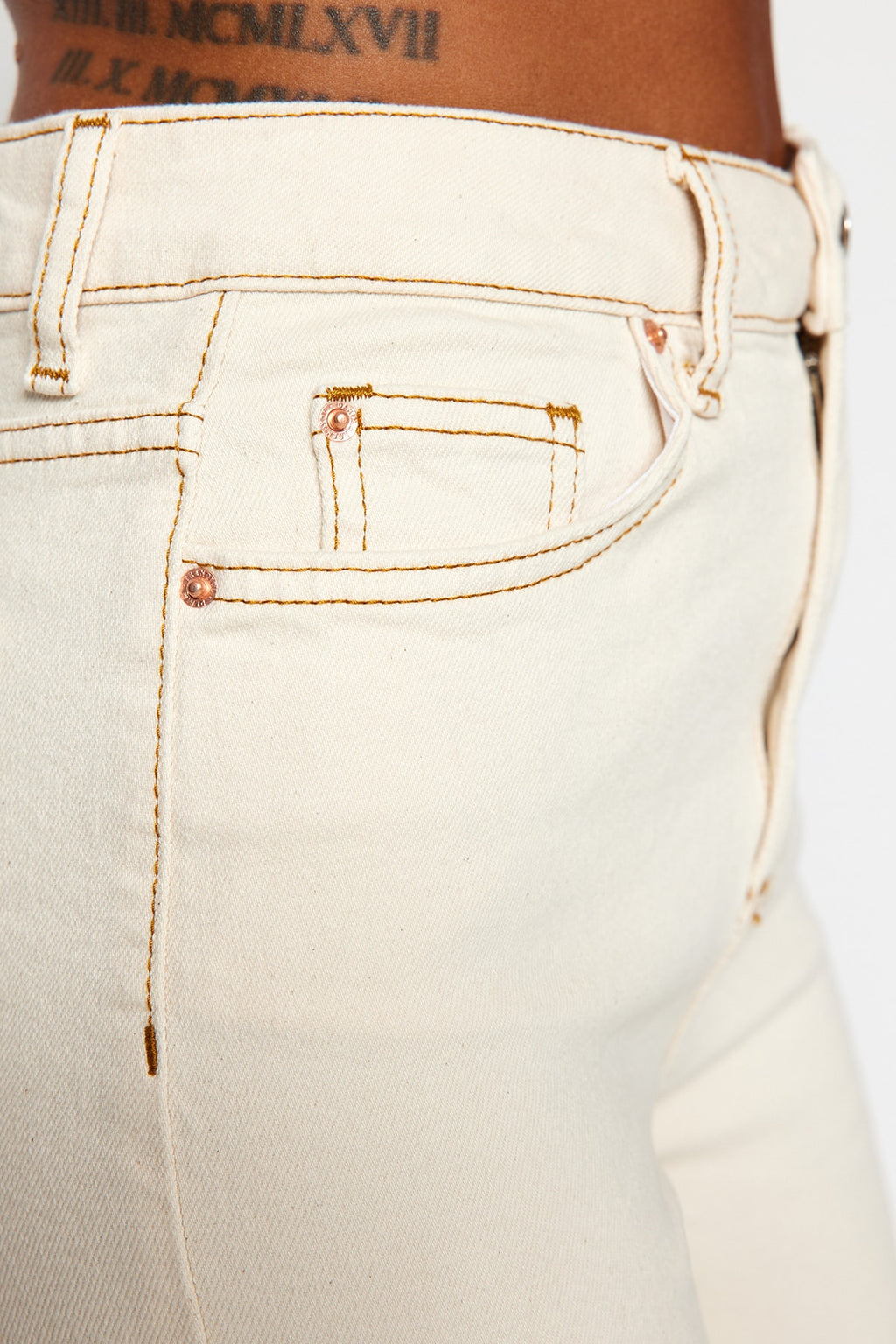 Trendyolmilla Açık Mavi Yüksek Bel Az Esnek Mom Kesik Paça Jeans TWOSS23JE00094