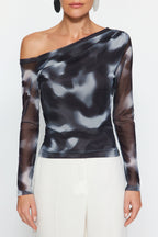 Trendyolmilla Antrasit Tül Fitted/Vücuda Oturan Astarlı Asimetrik Yaka Bluz TWOAW24BZ00051