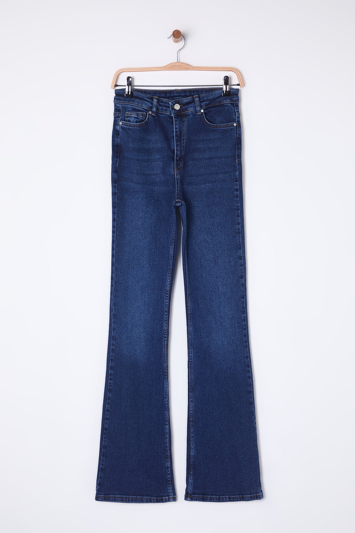 Trendyolmilla Koyu Mavi Yüksek Bel Comfort/Esnek Flare İspanyol Paça Jeans TWOSS25JE00110