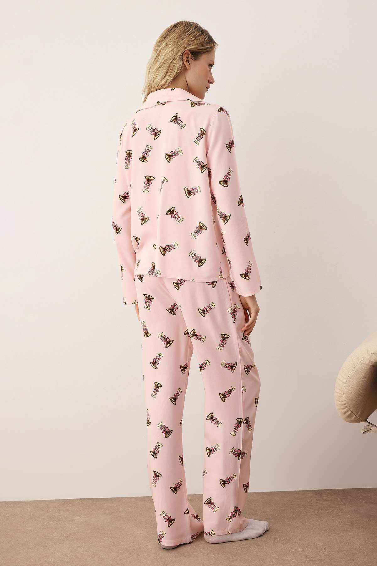 Pembe-Çok Renkli Baskılı Viskon Dokuma Pijama Takımı THMAW26PT00149