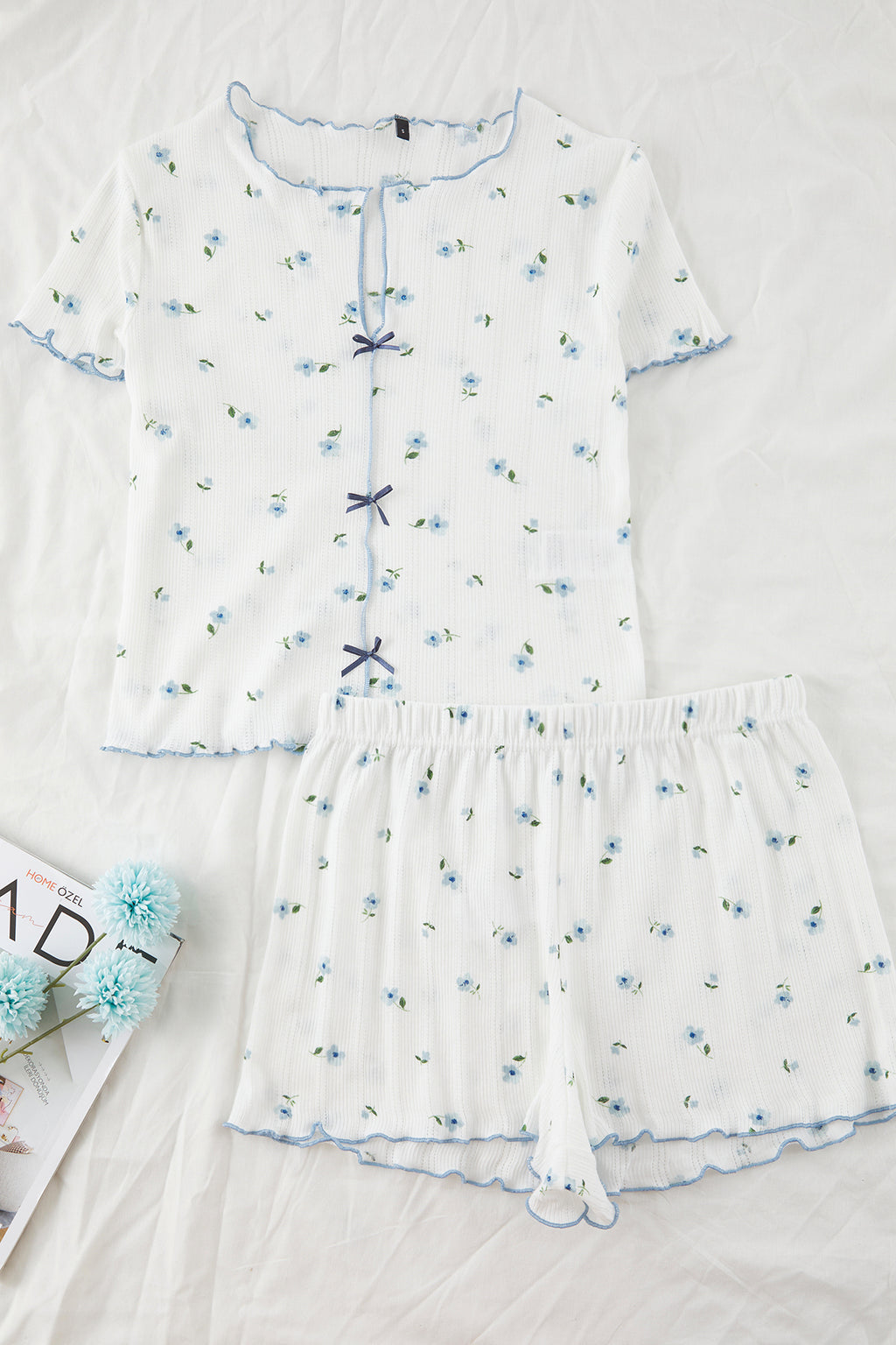 Trendyolmilla Beyaz %100 Pamuklu Çiçekli Kurdele/Fiyonklu Fitilli Şortlu Örme Pijama Takımı THMSS25PT00434
