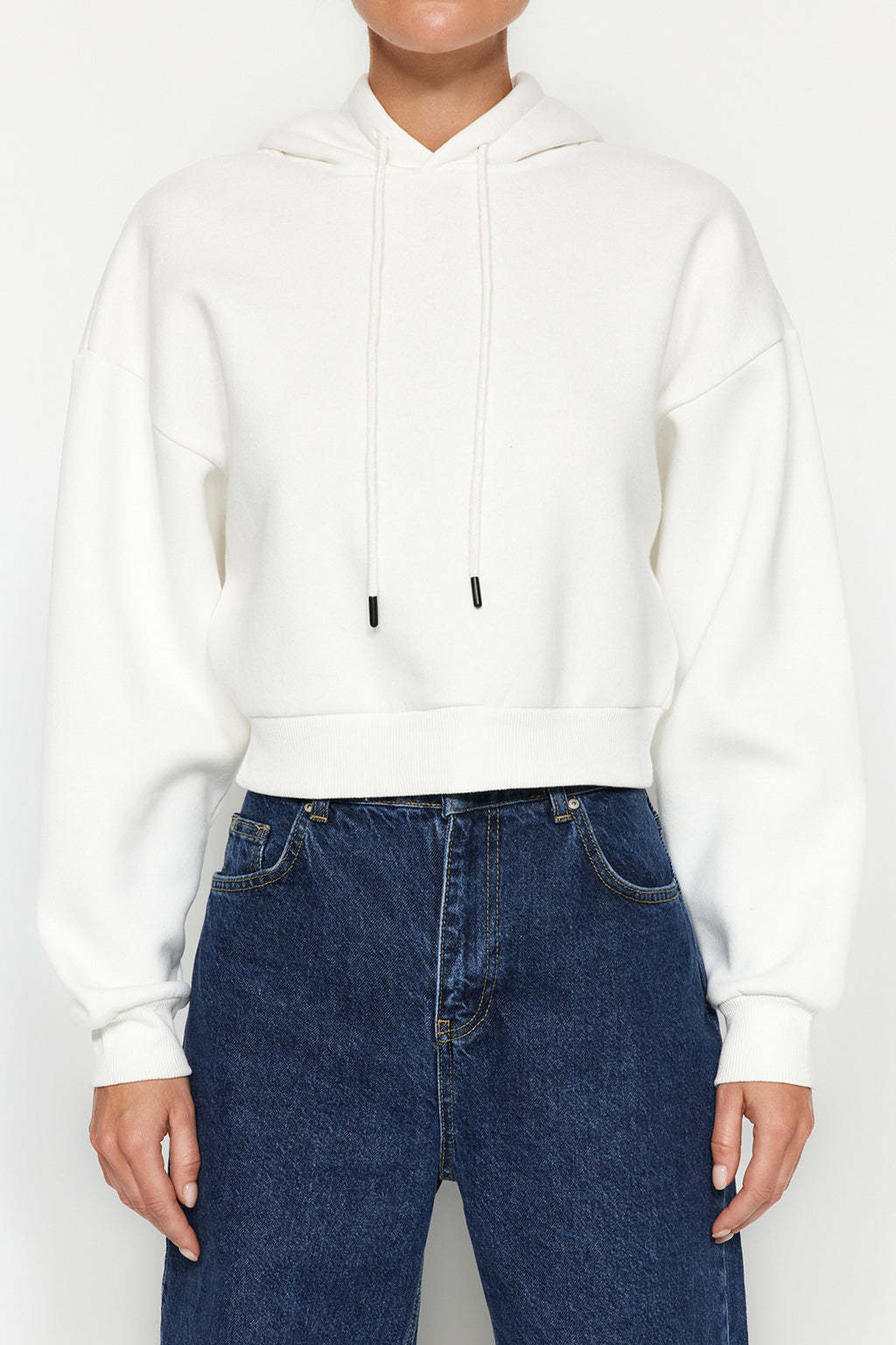 Trendyolmilla Siyah Kalın İçi Polarlı Kapüşonlu Rahat Kesim Crop Basic Örme Sweatshirt TWOAW24SW00105
