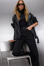 Trendyolmilla Siyah Süet Görünümlü Leopar Desenli Yüksek Bel Wide Leg Jeans TWOAW25JE00394