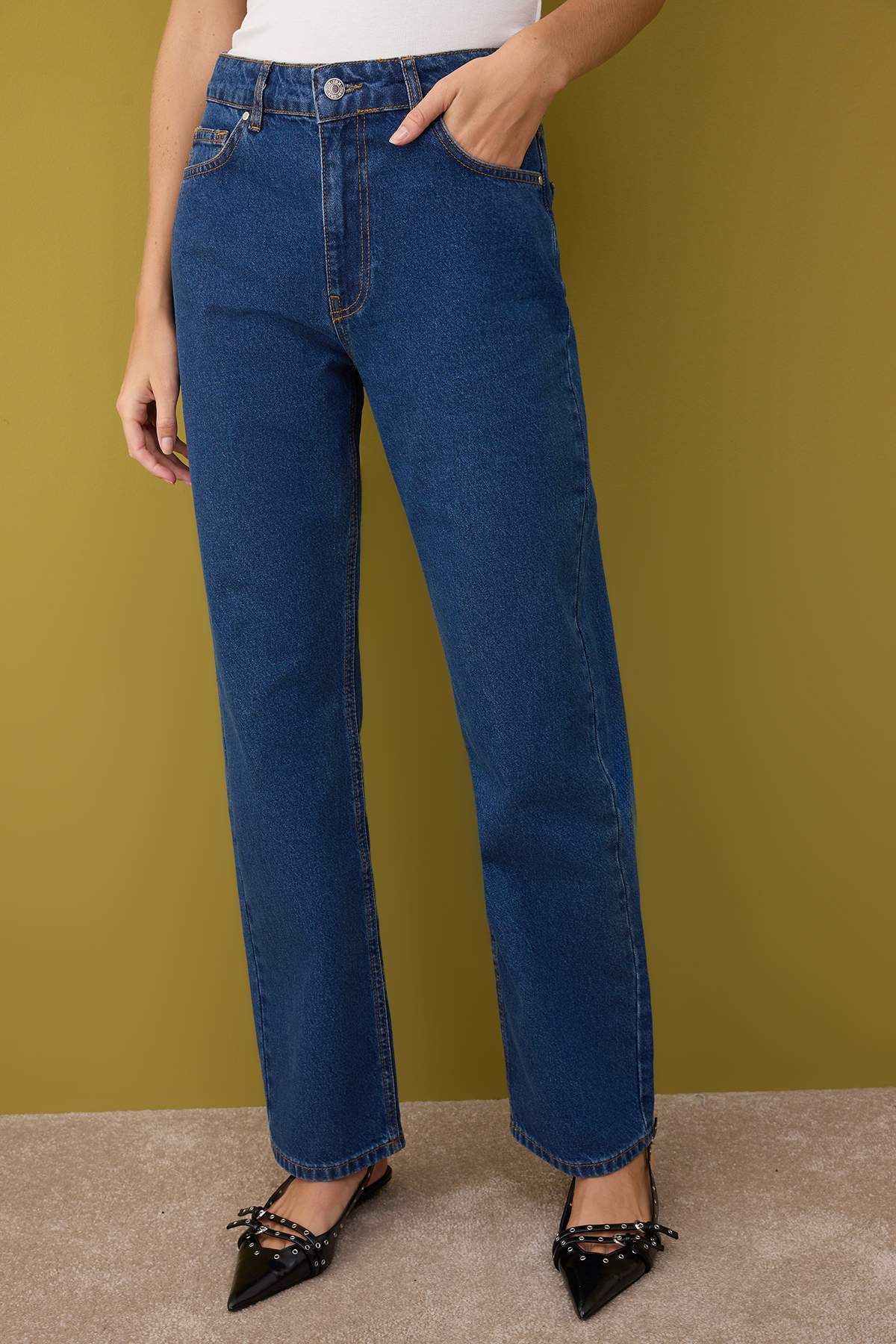 Trendyolmilla Siyah Yüksek Bel Straight Smoke Jeans TWOAW26JE00158