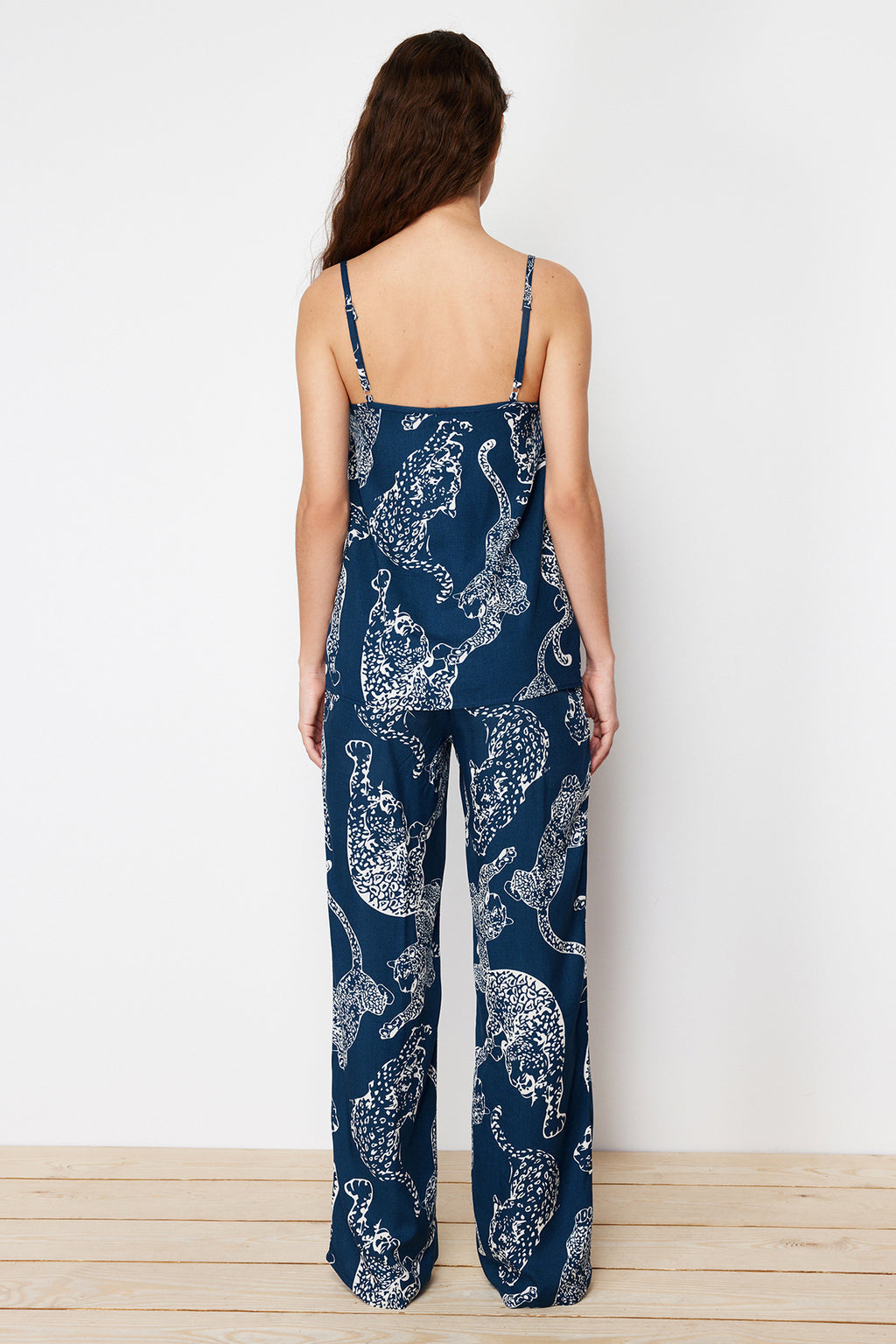 Trendyolmilla Lacivert Kaplan Desenli İp Askılı Viskon Dokuma Pijama Takımı THMSS24PT00127