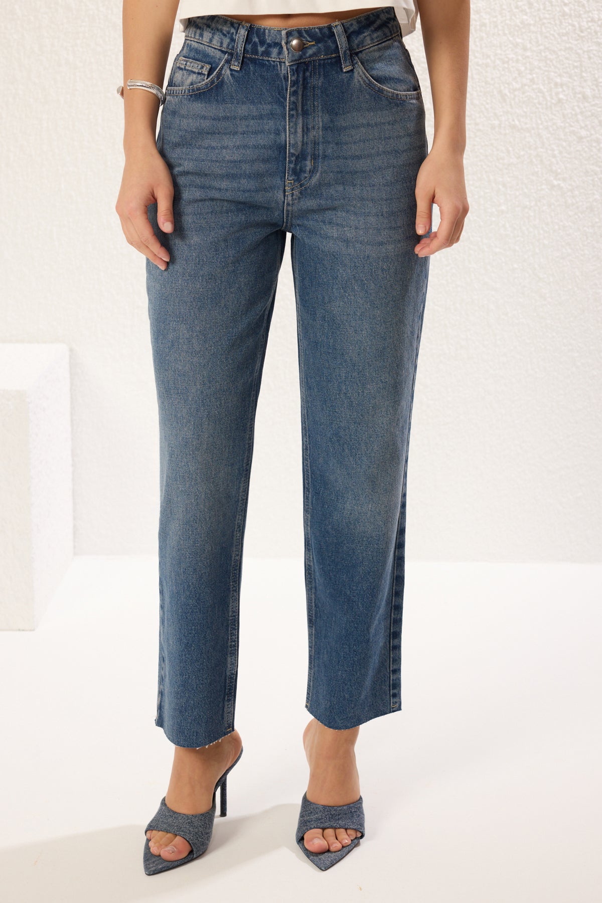 Trendyolmilla Haki Paçası Kesikli Yüksek Bel Straight Jeans TWOAW25JE00307