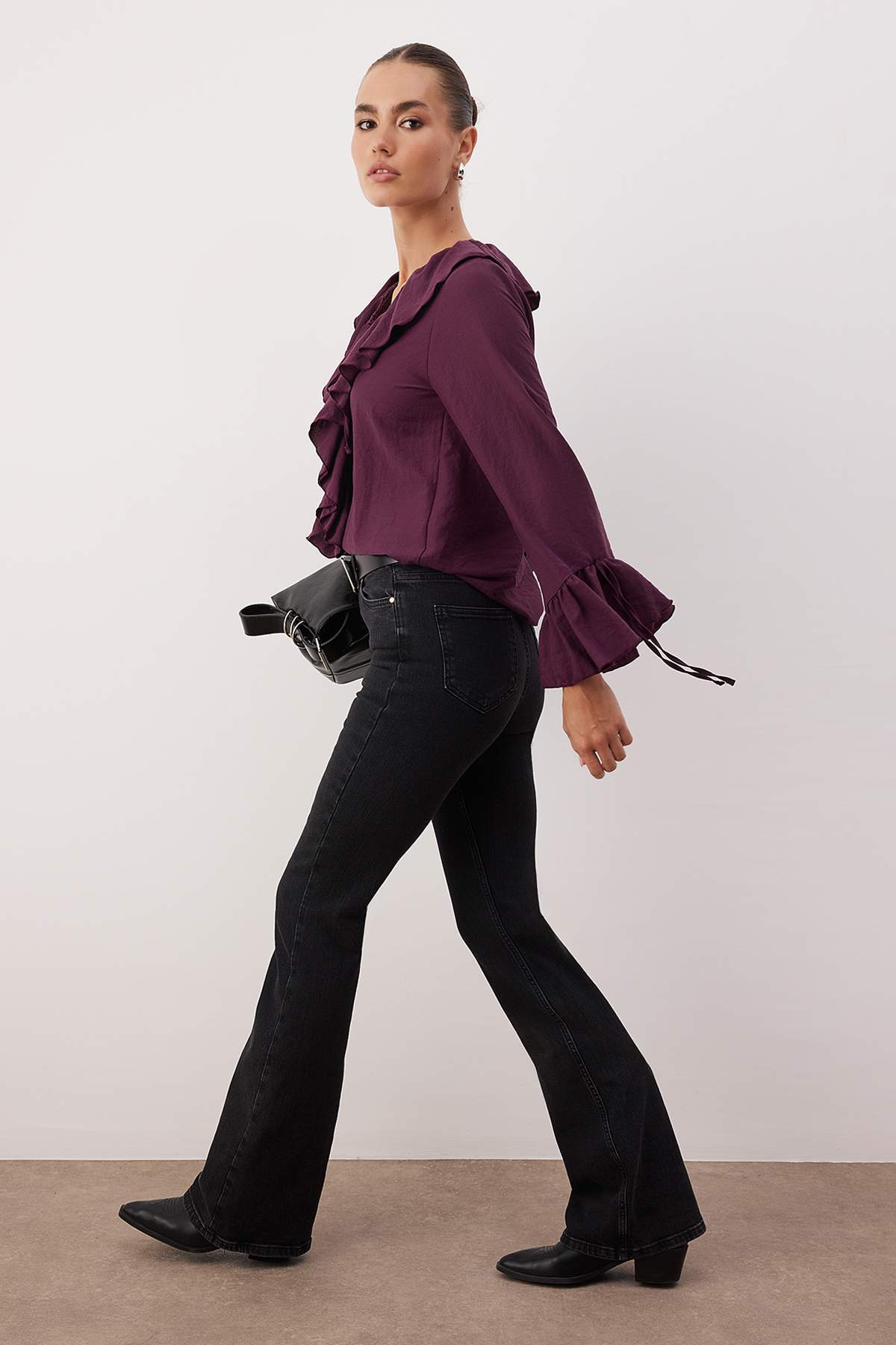 Trendyolmilla Antrasit Yüksek Bel Comfort/Esnek Flare Jeans TWOAW25JE00096 Secondary image
