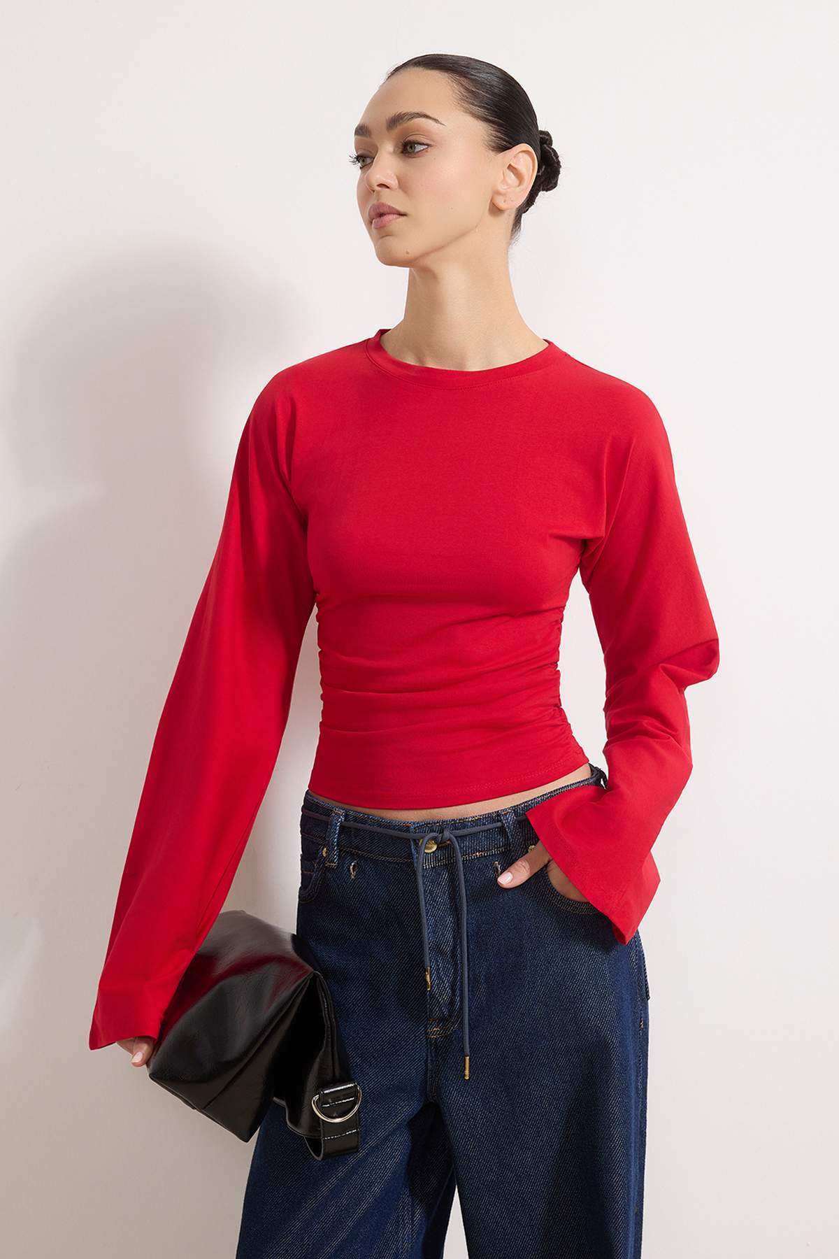 Trendyolmilla Gri İspanyol Kol Büzgü Detaylı Regular/Normal Kalıp Örme Bluz TWOAW26BZ00293