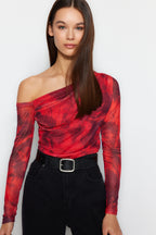 Trendyolmilla Antrasit Tül Fitted/Vücuda Oturan Astarlı Asimetrik Yaka Bluz TWOAW24BZ00051