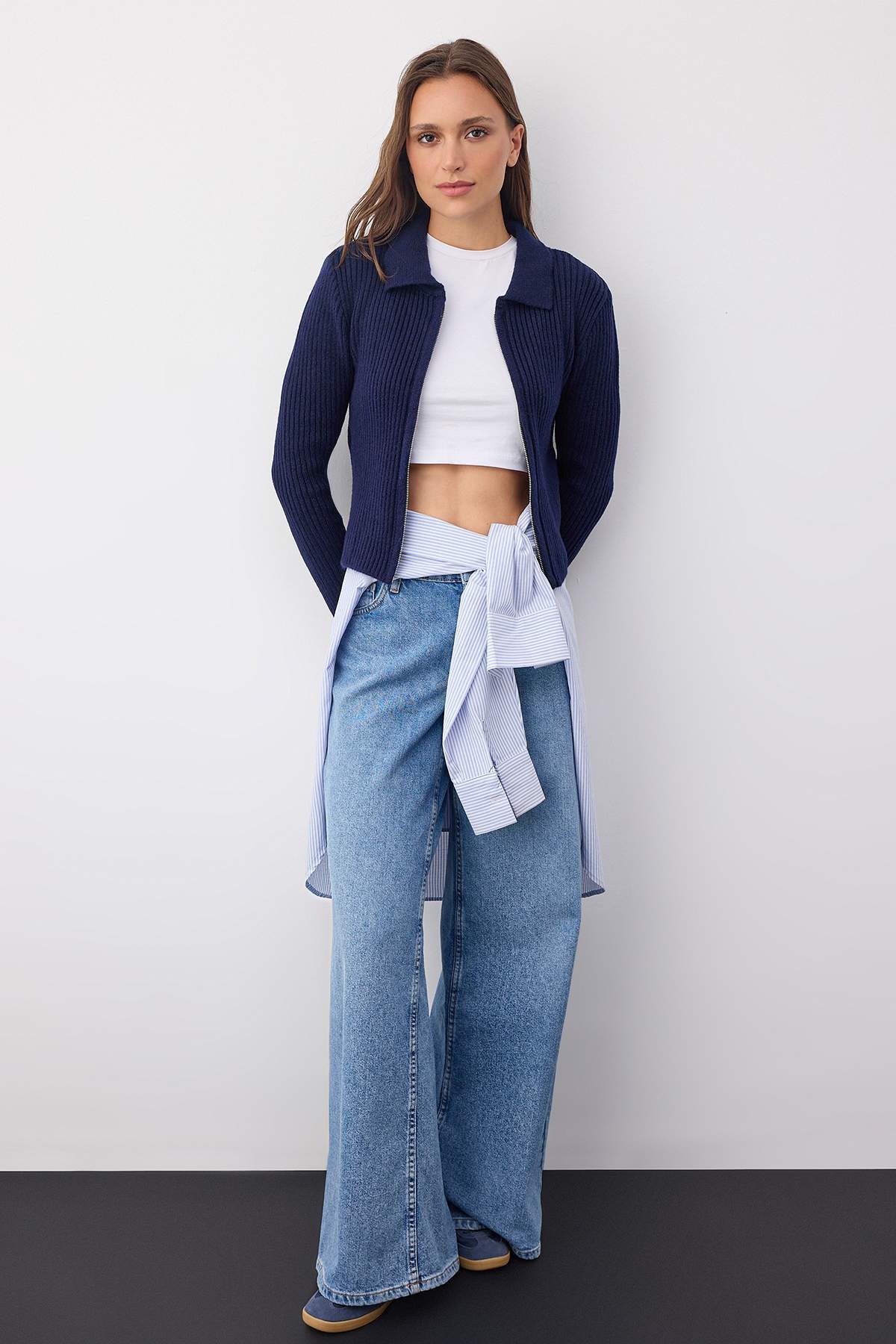 Trendyolmilla Wardrobe Essentials Gri Yumuşak Dokulu Fermuarlı Triko Hırka | TWOAW26HI00177