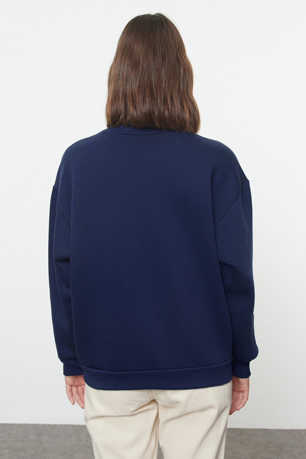 Lacivert Etiket Detaylı Regular Bisiklet Yaka Örme Sweatshirt TWOAW24SW00289