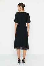 Siyah Eteği Volanlı A Kesim Astarlı Şifon Uçuş Uçuş Dokuma Midi Elbise TWOSS22EL00733