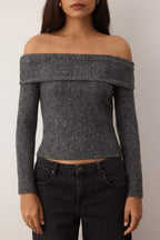 Trendyolmilla Antrasit Yumoş Düşük Omuzlu Carmen Yaka Fitted/Vücuda Oturan Örme Bluz TWOAW26BZ00081