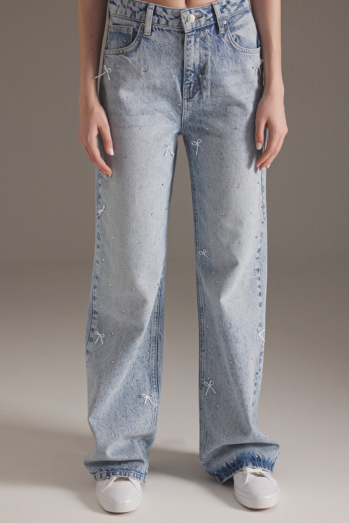 Mavi Kurdele/Fiyonk Detaylı Taşlı Normal Bel Wide Leg Geniş Paça Jeans TWOSS25JE00234