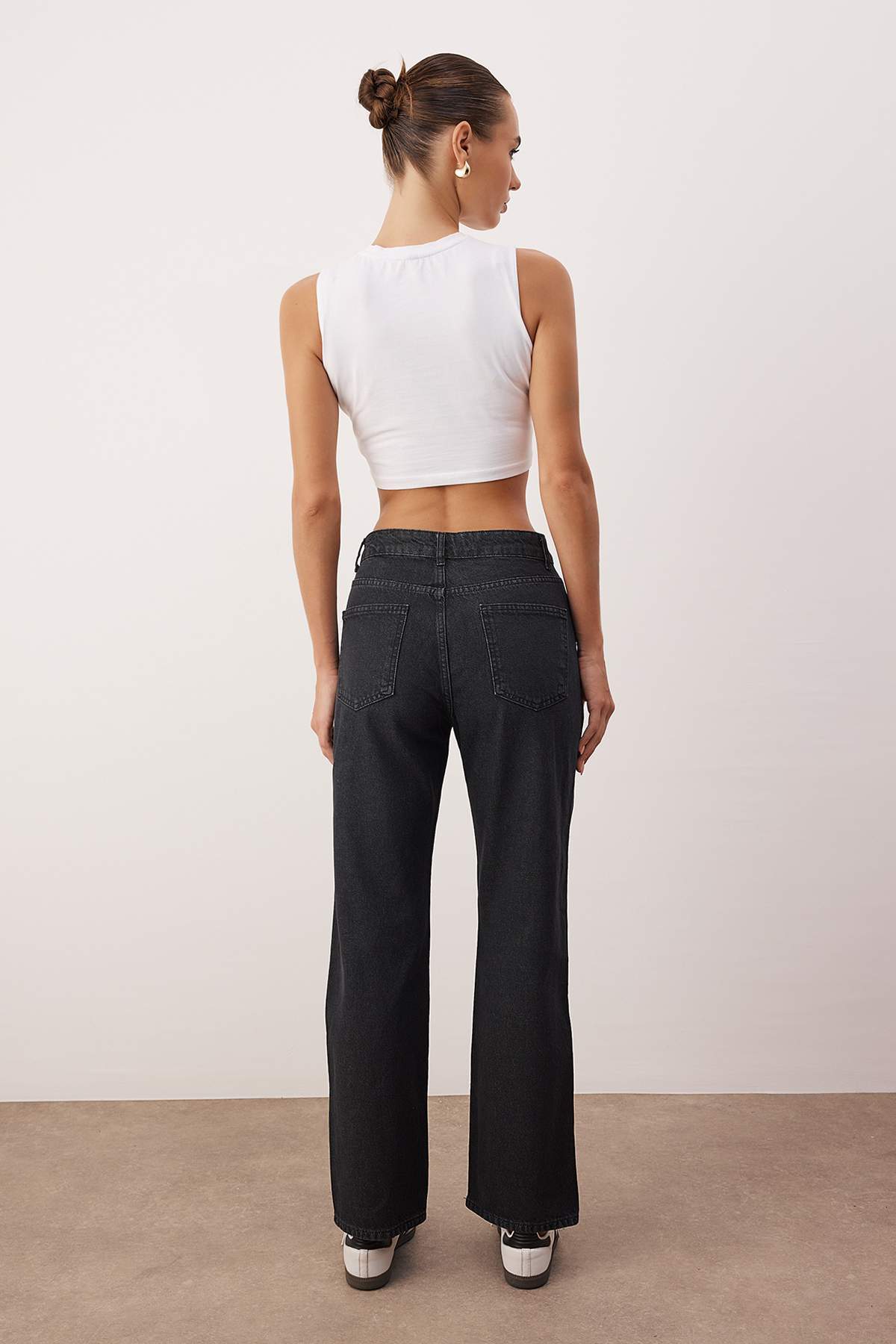 Trendyolmilla Siyah Yüksek Bel Straight Smoke Jeans TWOAW26JE00158