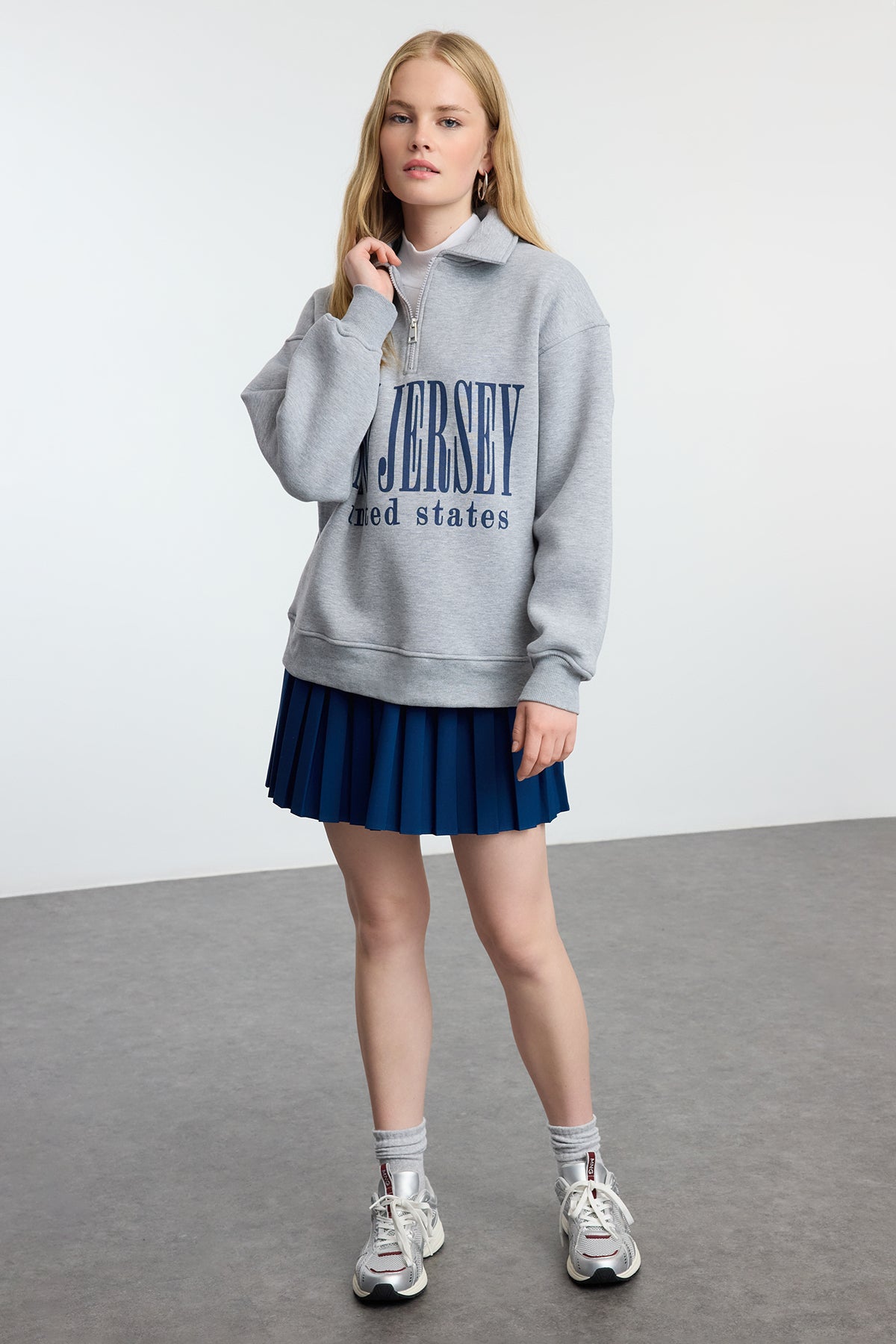 Trendyolmilla Bordo Oversize Kalıp Kalın içi Polarlı Slogan Baskılı Fermuarlı Örme Sweatshirt TWOAW25SW00134