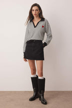 Siyah Çizgili Kalp Nakışlı Regular/Normal Kalıp Örme Sweatshirt TWOAW26SW00003