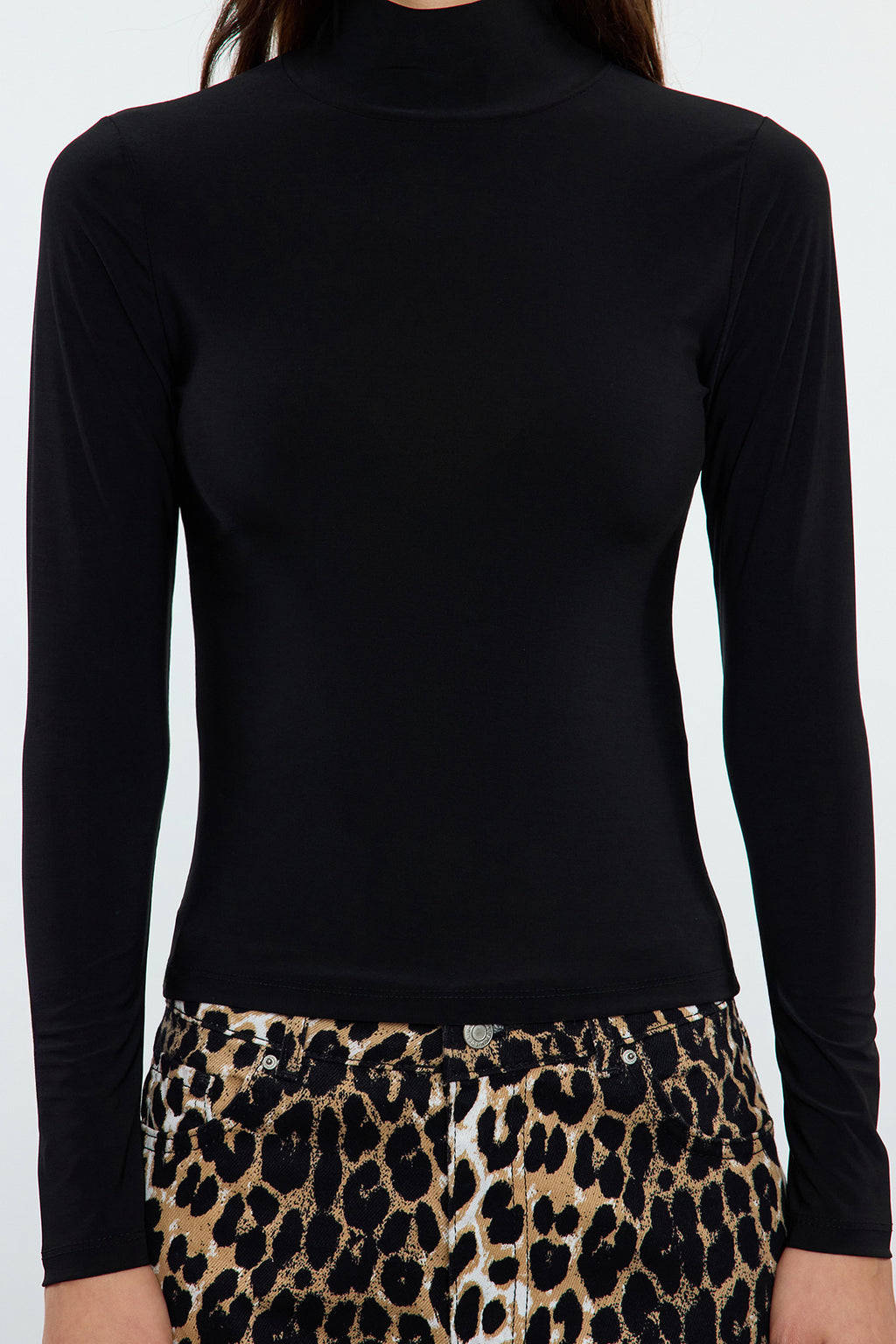 Trendyolmilla Siyah Fitted/Vücuda Oturan Uzun Kollu Dik Yaka Fitilli Esnek Örme Bluz TWOAW25BZ00078