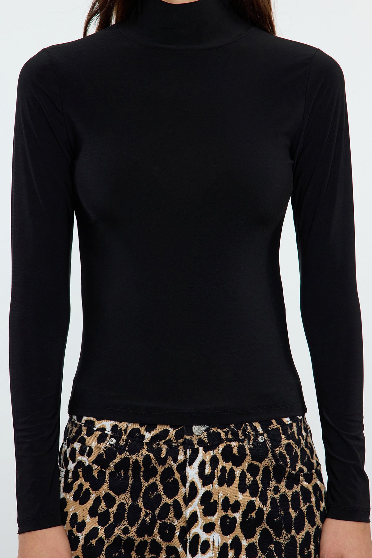 Trendyolmilla Siyah Fitted/Vücuda Oturan Uzun Kollu Dik Yaka Fitilli Esnek Örme Bluz TWOAW25BZ00078
