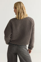 Trendyolmilla Koyu Kahverengi Peluş Regular/Normal Kalıp Dokuma Garnili Fermuarlı Örme Sweatshirt TWOAW25SW00139