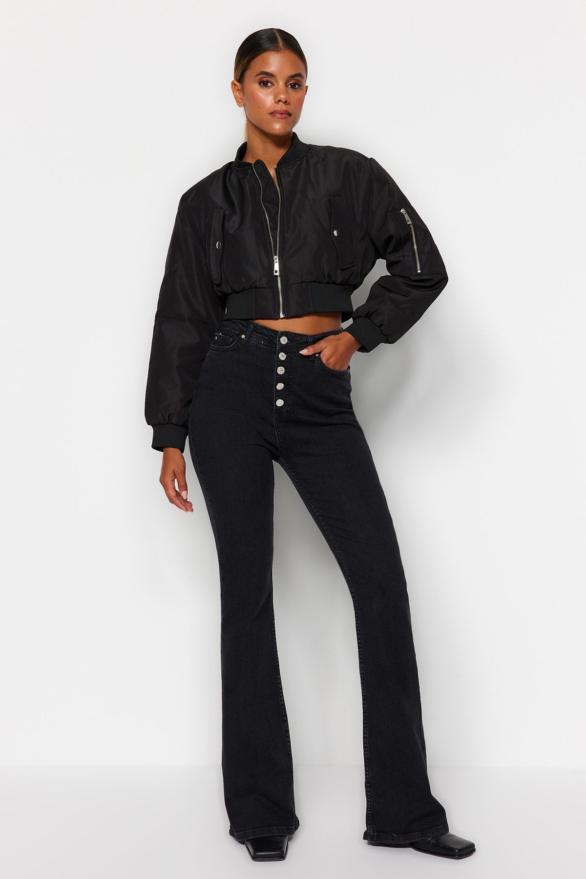 Trendyolmilla Siyah Önden Düğmeli Yüksek Bel Orta Esnek Flare İspanyol Paça Jeans TWOSS20JE0111