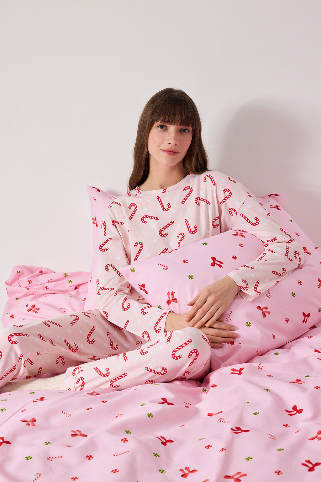 Trendyolmilla Bej %100 Pamuklu Yılbaşı Temalı Örme Pijama Takımı THMAW21PT0771