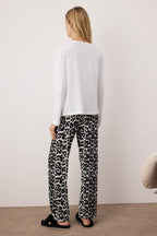 Trendyolmilla Beyaz-Siyah Leopar Desenli Örme Pijama Takımı THMAW25PT00100