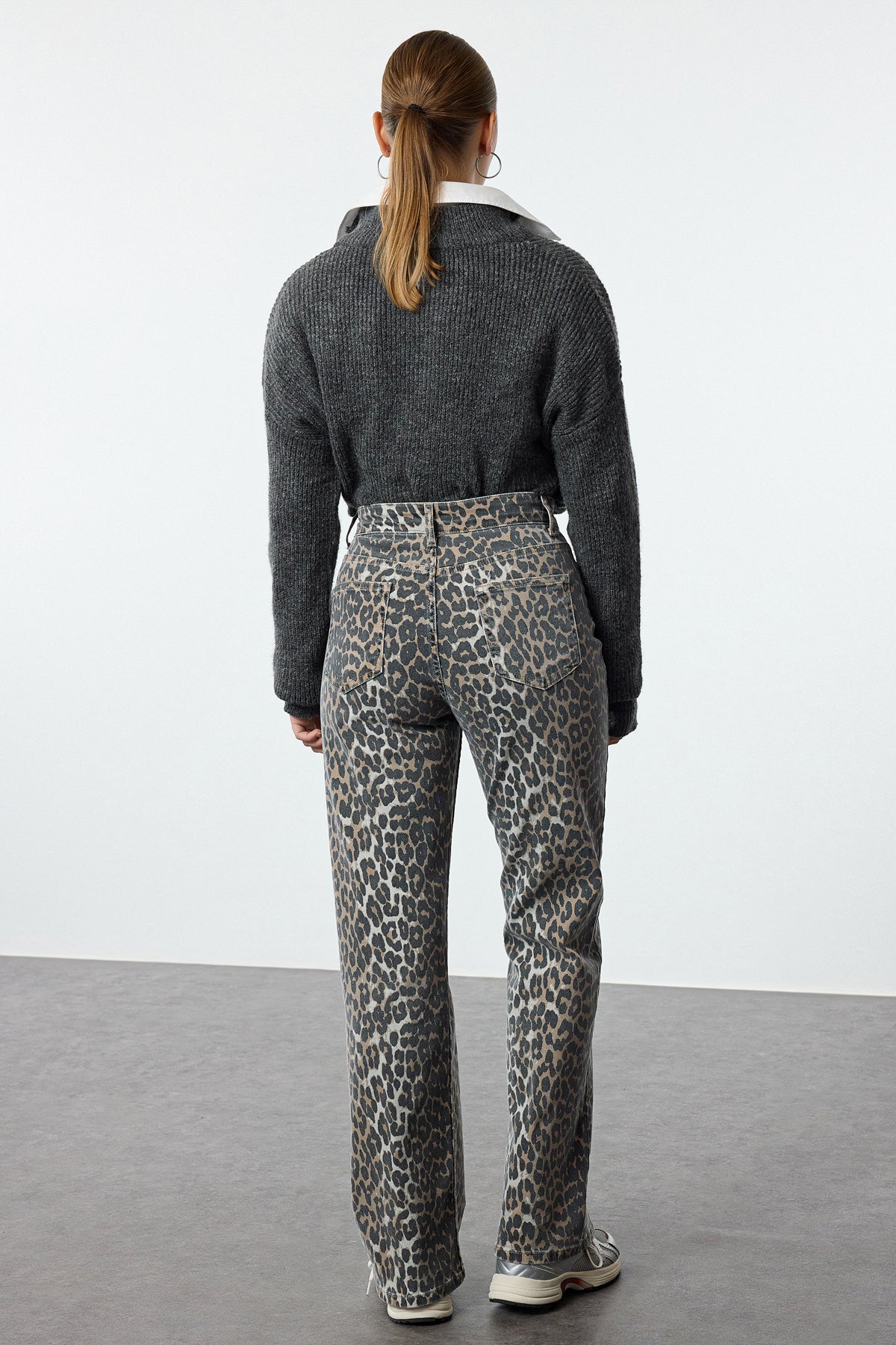 Trendyolmilla Çok Renkli Leopar Desenli Kahverengi Yüksek Bel Orta Esnek Wide Leg Jeans TWOAW25JE00309