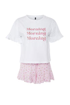 Trendyolmilla Pembe-Çok Renkli %100 Pamuklu Çiçekli ve Sloganlı Volanlı Şortlu Örme Pijama Takımı THMSS25PT00204