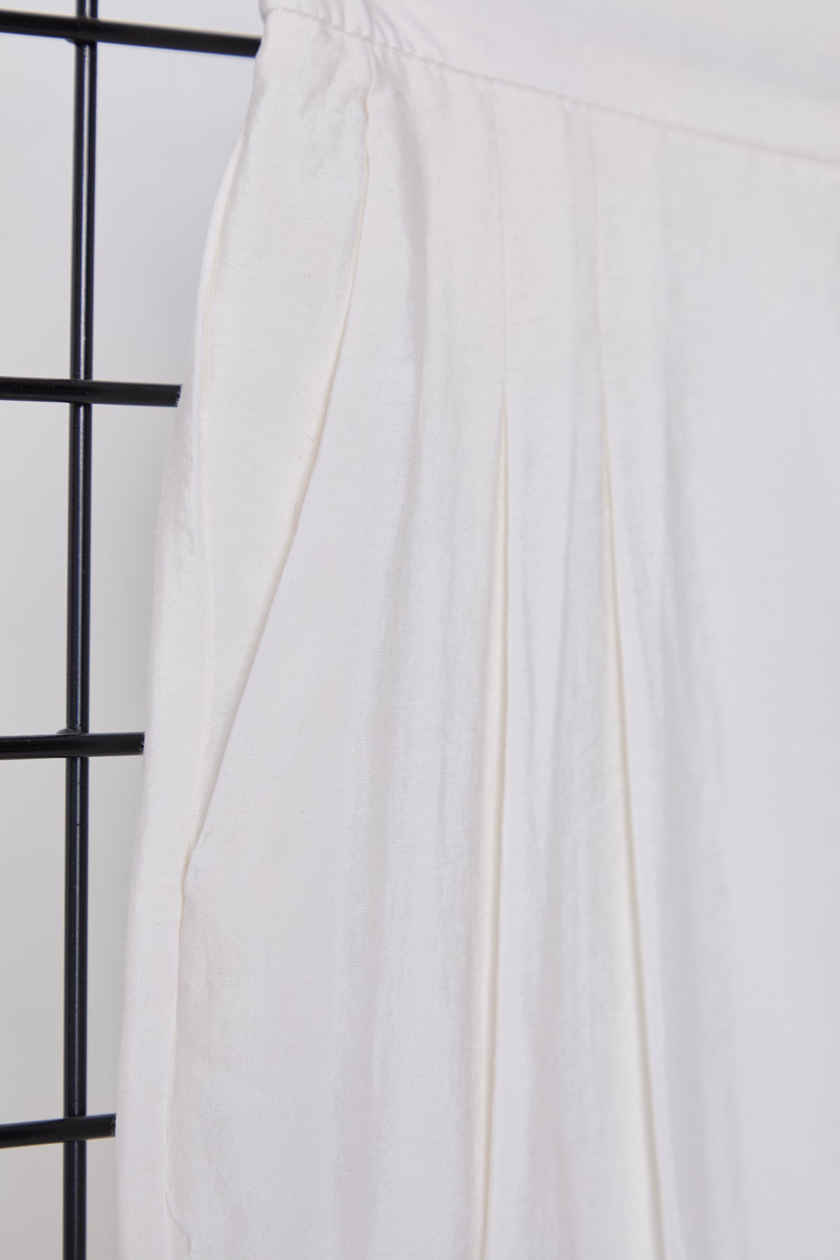 Trendyolmilla Bej Yumuşak Tuşeli Wide Leg/Geniş Paça Dokuma Pantolon TWOSS25PL00004