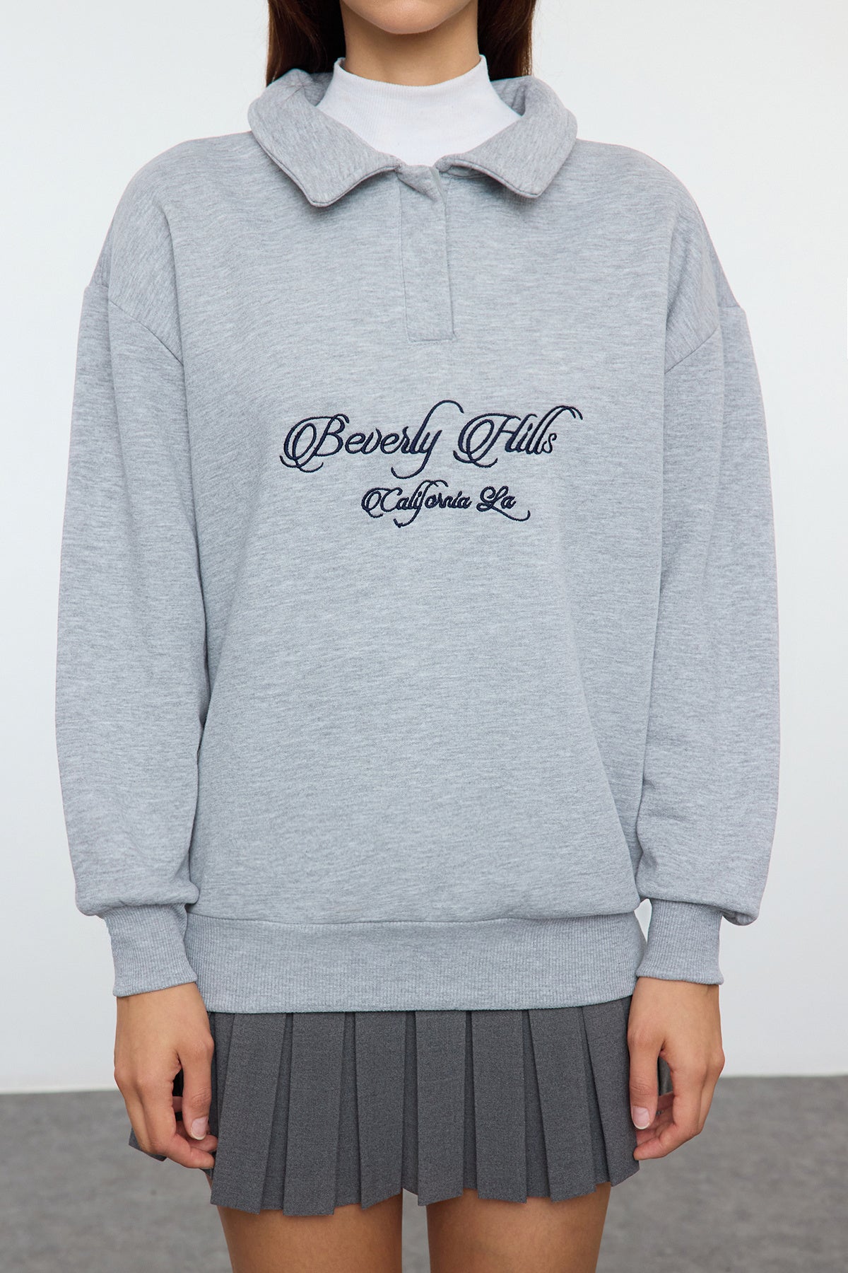 Trendyolmilla Sarı Gömlek Yaka Nakışlı Regular Fit Kalın İçi Polarlı Örme Sweatshirt TWOAW24SW00182